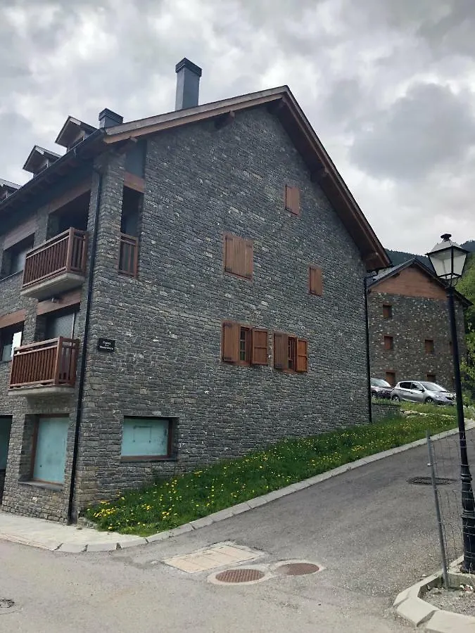 Le Petit Espot Apartment