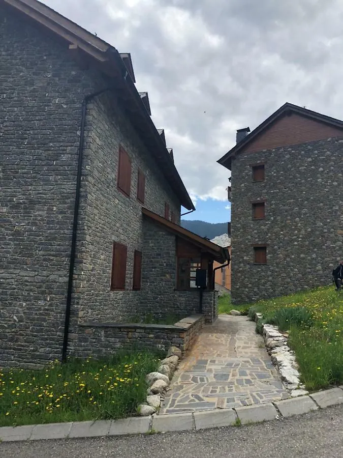 Le Petit Espot Apartment