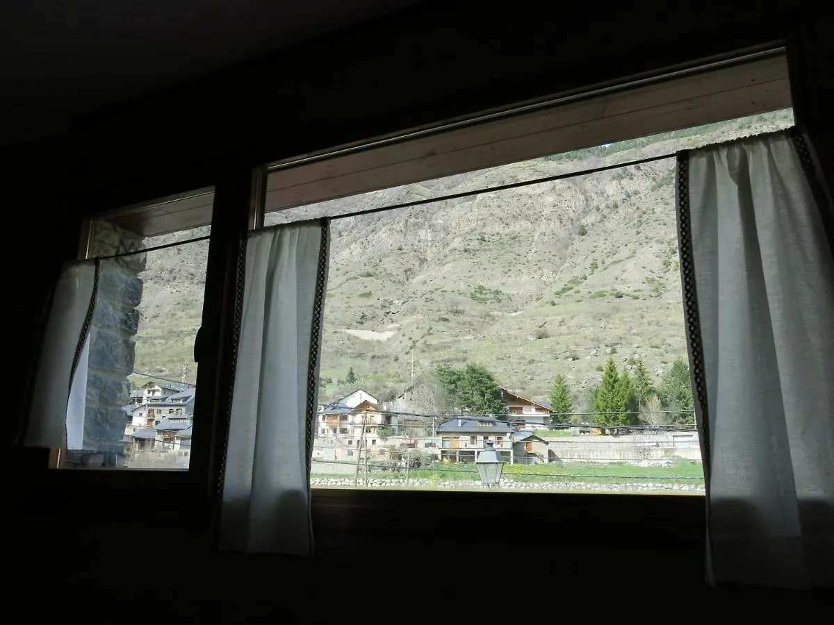Le Petit Espot Apartment
